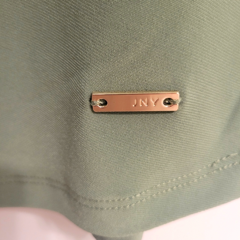 Green top - Picture 2 of 4